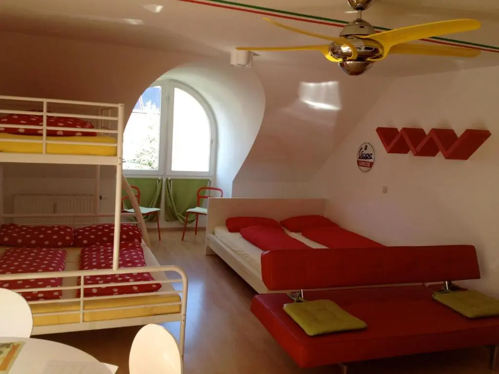 LITTLE ITALY Studio – EP Ticket Garantie