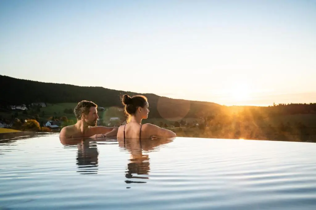 Schwarzwald Wellnesshotel SAIGERHÖH I Spa Golf & Wandern über dem Titisee