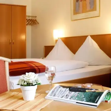 Hotel Rose Heidelberg inklusive Frühstück, Saunanutzung und Parkplätze nach
Verfügbarkeit