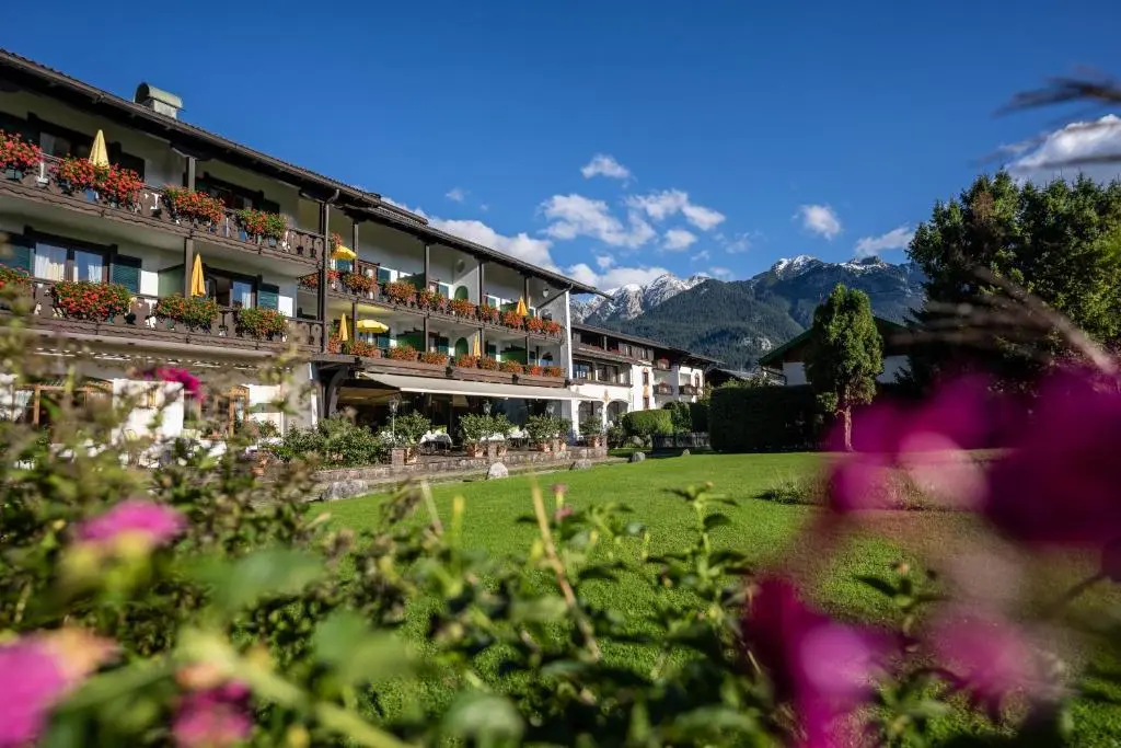Alpenjuwel Parkhotel Wallgau 4 Sterne Superior Genusshotel mit Spa feinster
Kulinarik & Golf Ihr Rückzugsort inmitten der Alpen mit Tradition und Eleganz