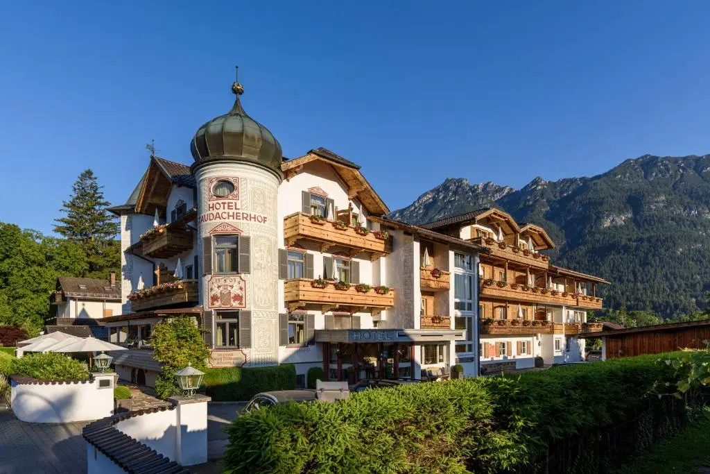 Staudacherhof in Garmisch-Partenkirchen I Blick aufs Zugspitzmassiv I
einzigartige Bayurvida Küche