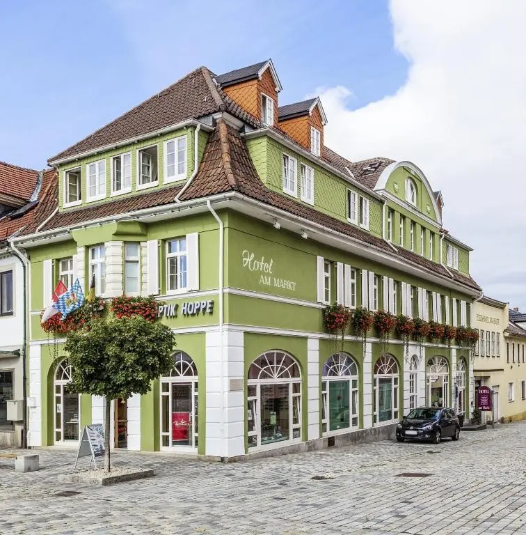 Hotel Garni am Markt – Businesshotel – Frühstücksbuffet – Fahrradabstellplatz –
Hunde willkommen
