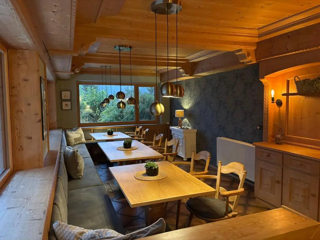Dreimäderlhaus am Berg