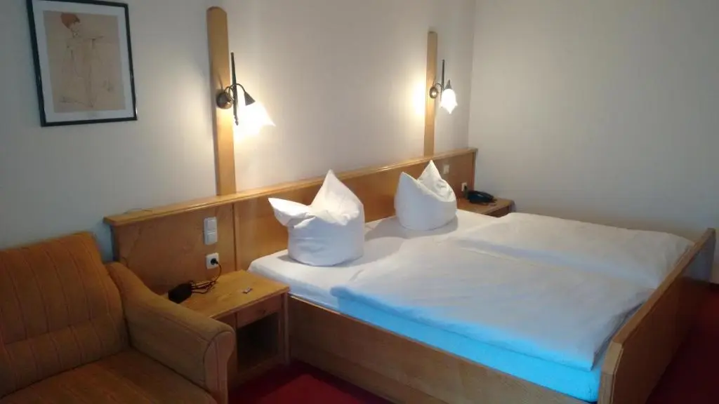 Altstadt- und Businesshotel Pfaubräu – Brauereigasthof – Frühstücksbuffet –
kostenfreie Radgarage – Hunde willkommen
