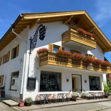 Gästehaus u Ferienwohnungen Veronika incl Frühstücksbuffet und KönigsCard mit
200 kostenlosen Attraktionen