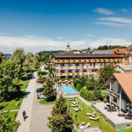 Hotel Restaurant Zum Goldenen Anker mit Hallenbad & Wellnessbereich