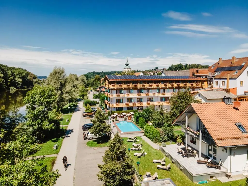 Hotel Restaurant Zum Goldenen Anker mit Hallenbad & Wellnessbereich