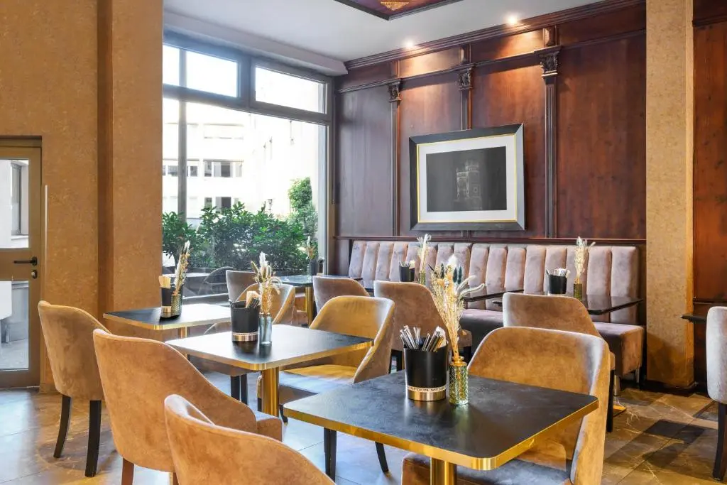 KING’s Hotel First