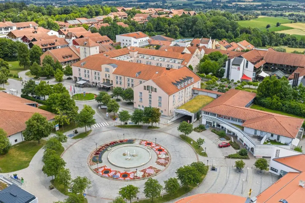 MAXIMILIAN Grand Hotel