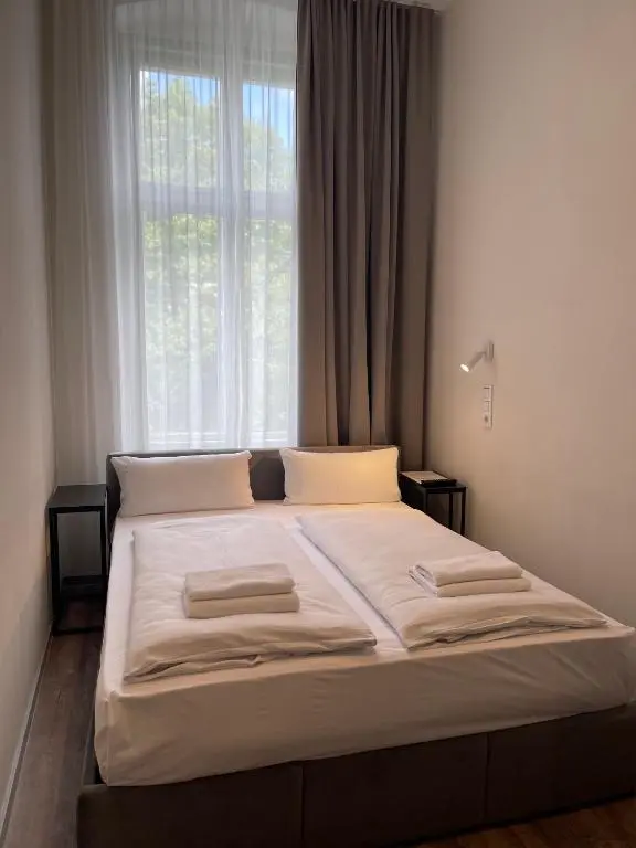 Motel Blue – Minimalist Boutique Hotel