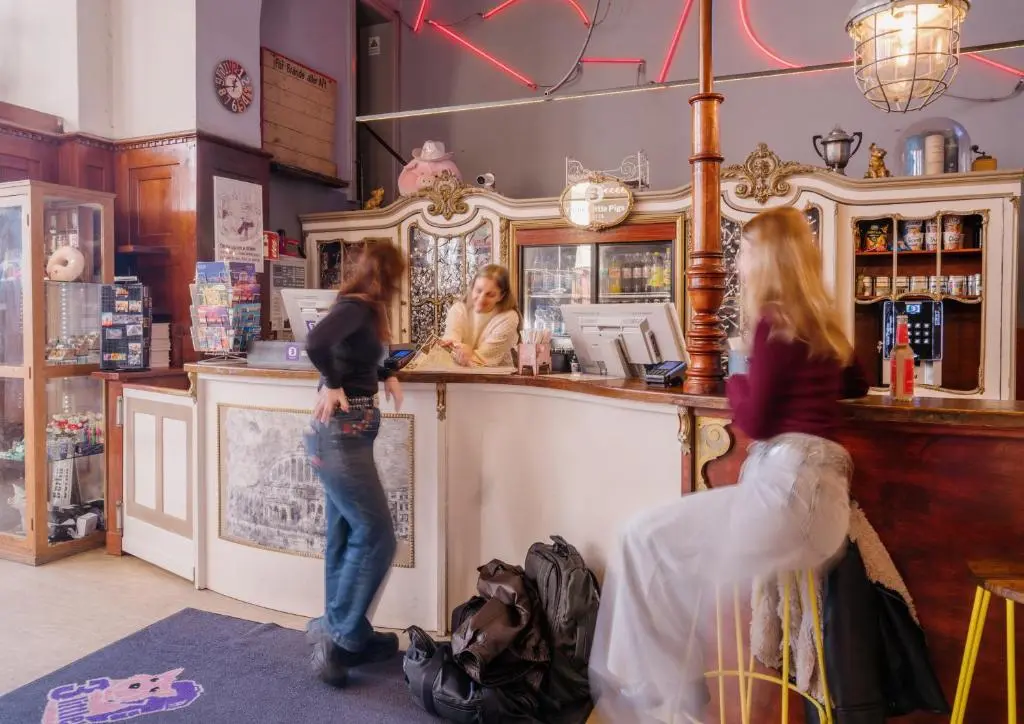 Three Little Pigs Hostel – Your Berlin Castle