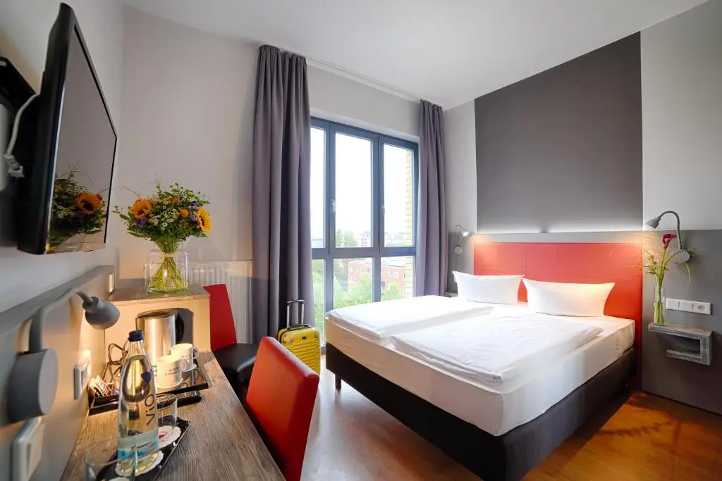 H+ Hotel 4Youth