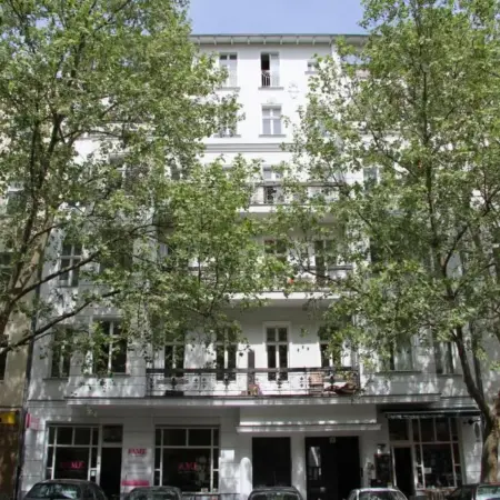 Nollendorf Apartments – 1 separate bedroom and 1 living room with sofa bed in
Motzstraße