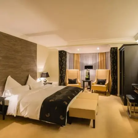 Hotel Business & More