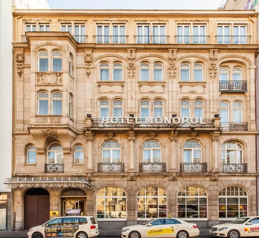 Hotel Monopol – Central Station