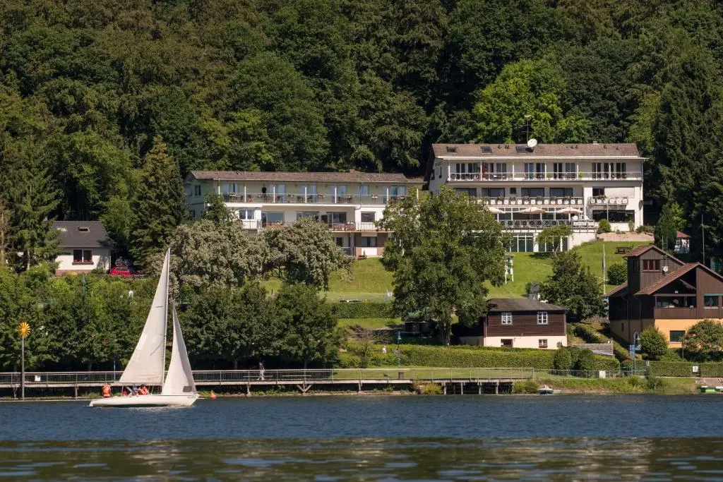 PlusNaturHotel direkt am Ederseeufer Waldhotel Wiesemann und Ferienapartments