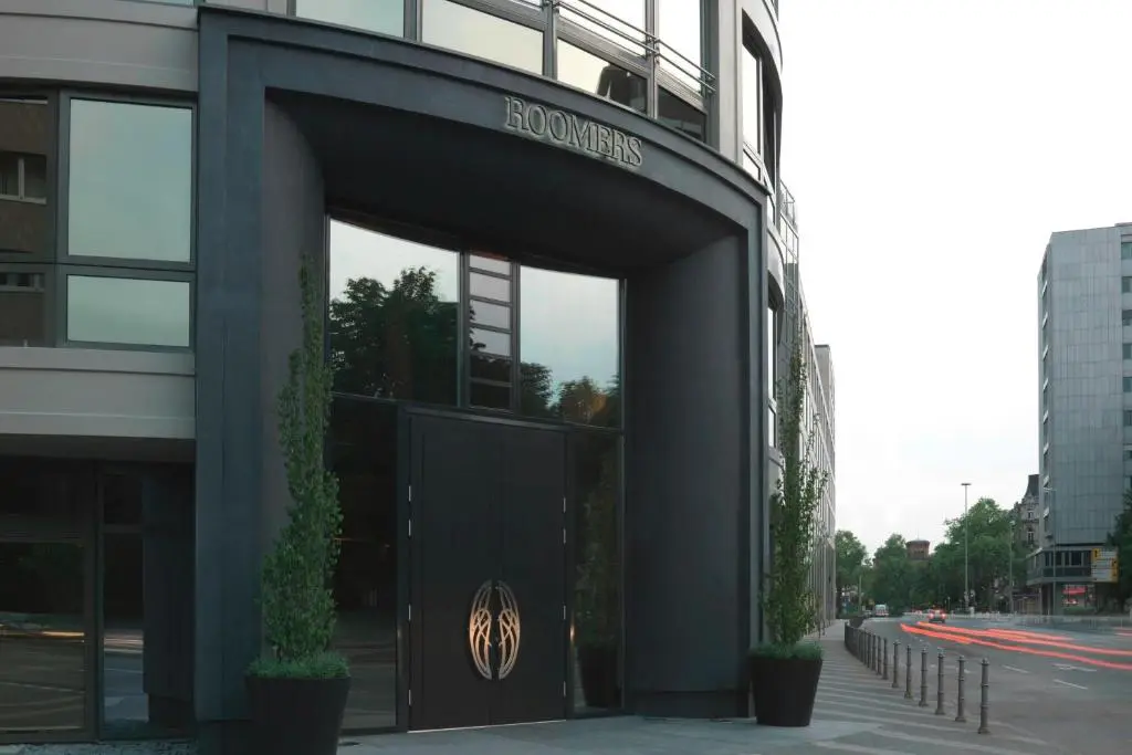 Roomers Frankfurt Central, Autograph Collection