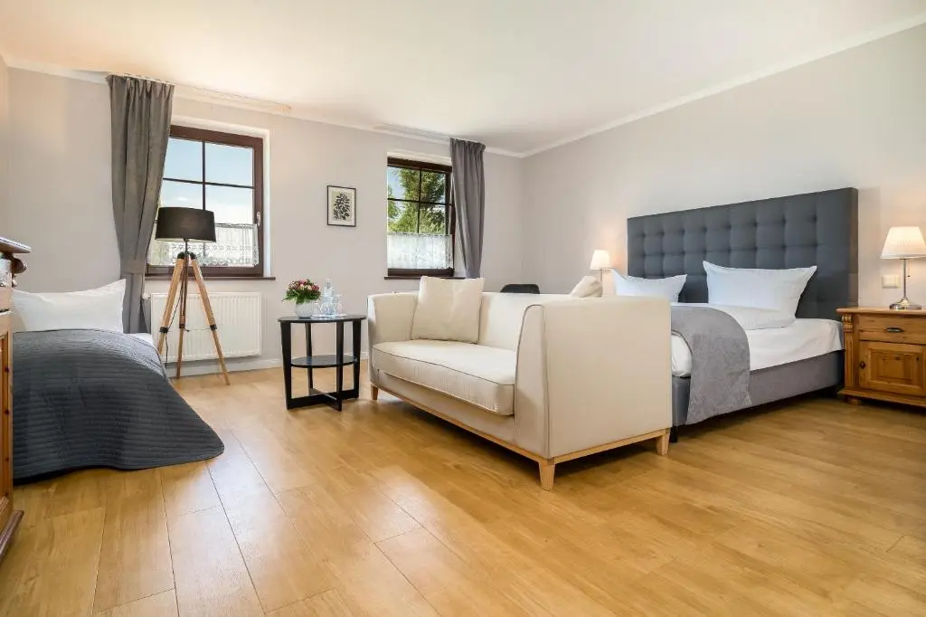 Reetdachhotel – Residenz am Ostufer