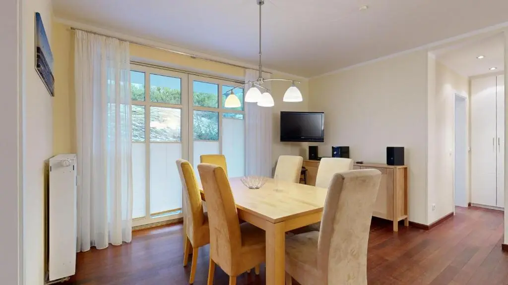 strandnahe FeWo mit 2 Schlafzimmern und Terrasse oder Balkon, Caspar David, Binz