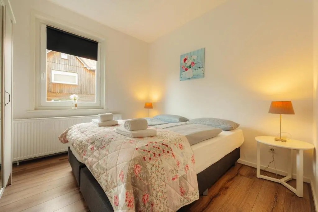 Haus Sonneck – Apartmenthaus – Sonnenterrasse mit Grill – 1-8 Personen – ruhige
Lage mit Blick über Braunlage