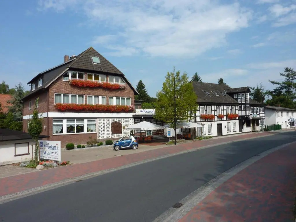 Akzent Hotel Zur Wasserburg – Hotel Garni bed & breakfast