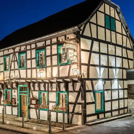 Land-Hotel Zum Schwan, Garni E-Ladestationen, -Spätanreise möglich-, Nähe
Phantasialand Nähe Palmenparadies Euskirchen