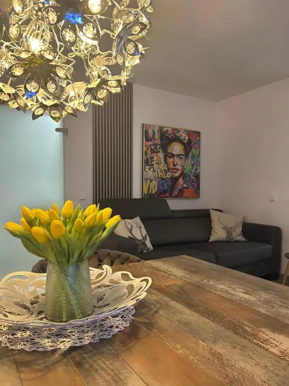 FERIENWOHNUNG TRUNK direkt an den Weinbergen, Parkplatz, Terrasse mit Grill und
Lounge