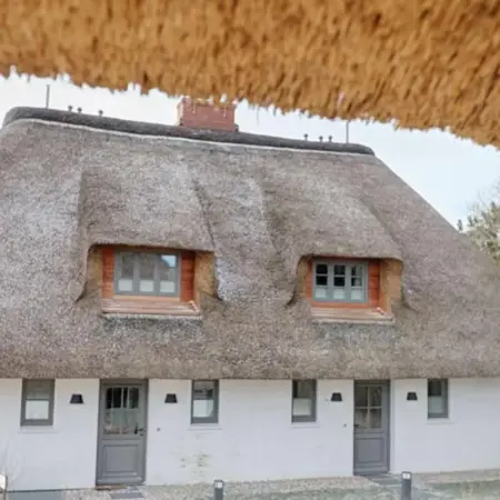 Rantum Dorf – Ferienappartments im Reetdachhaus 1& 2