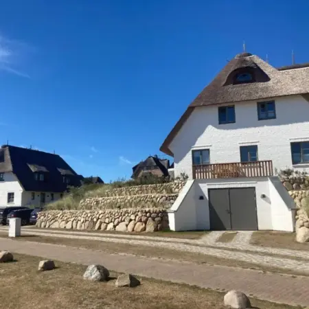 Rantum Dorf – Ferienappartments im Reetdachhaus 3 & 4