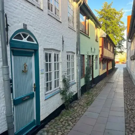 fewo1846 – Kaete-Lassen-Huus – uriges Häuschen auf 3 Ebenen mit Dachterrasse am
Hafen
