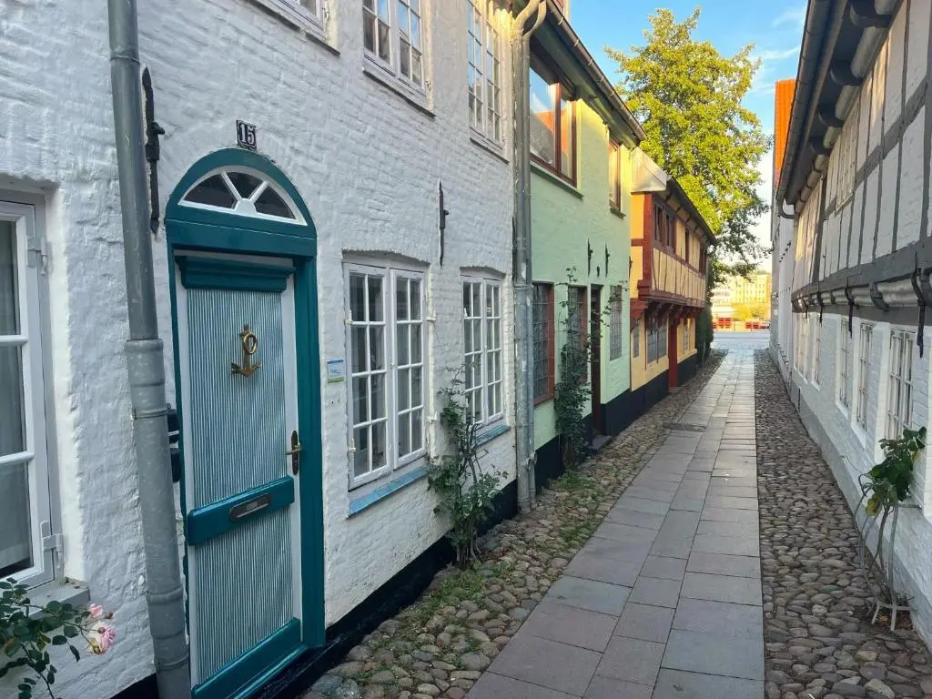 fewo1846 – Kaete-Lassen-Huus – uriges Häuschen auf 3 Ebenen mit Dachterrasse am
Hafen