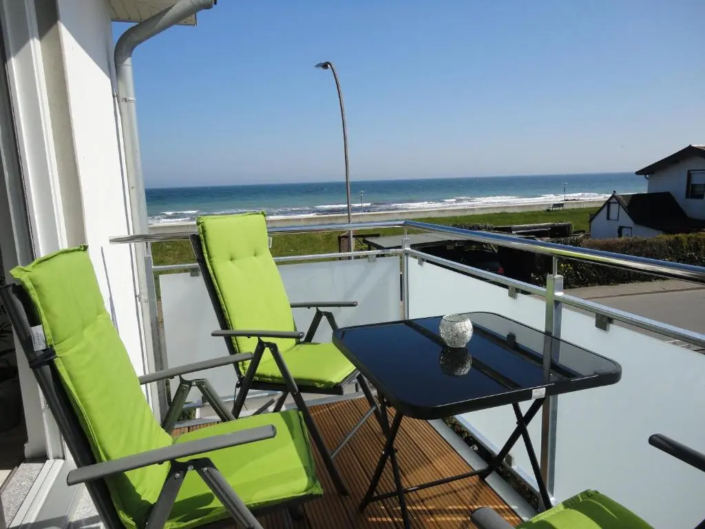 Ferienwohnung mit Meerblick, 2 Schlafzimmer, Süd- Balkon, Parkplatz